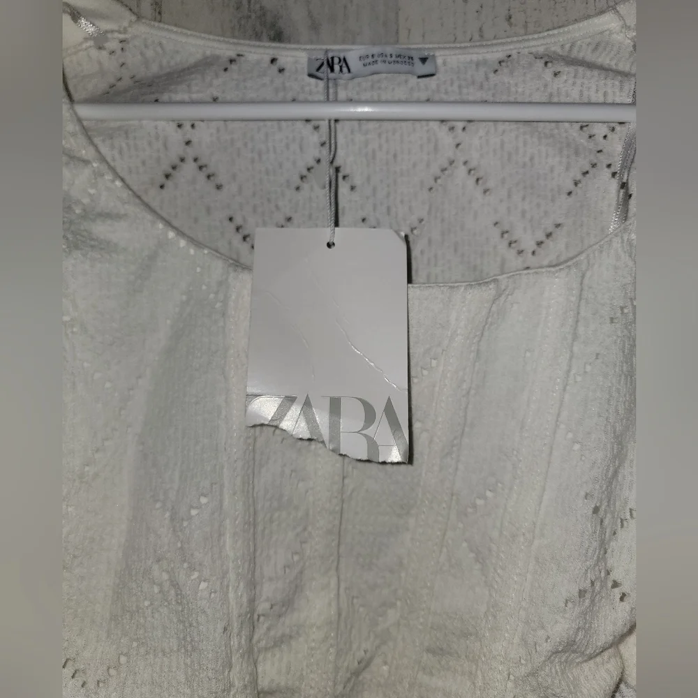 NWT Zara White Textured Cropped Puff Sleeve Eyelet Blouse